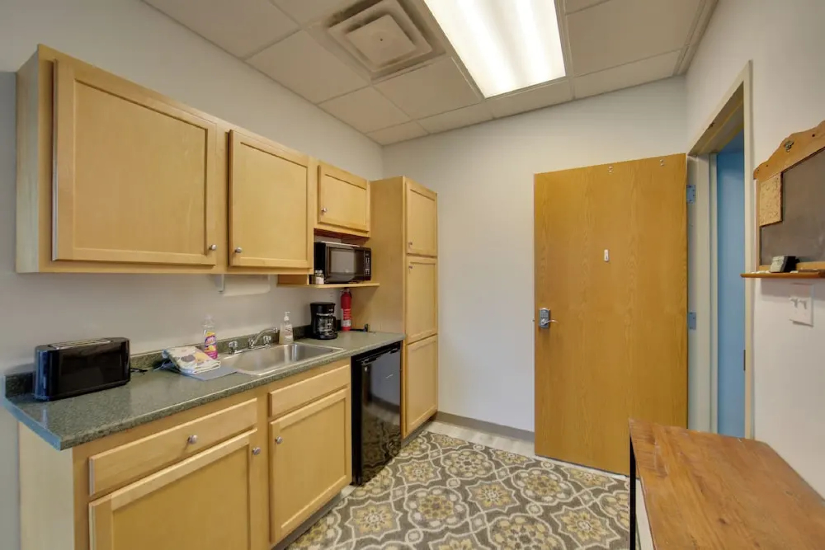 20 Mi to Dtwn Pittsburgh: Pet-friendly Apartment