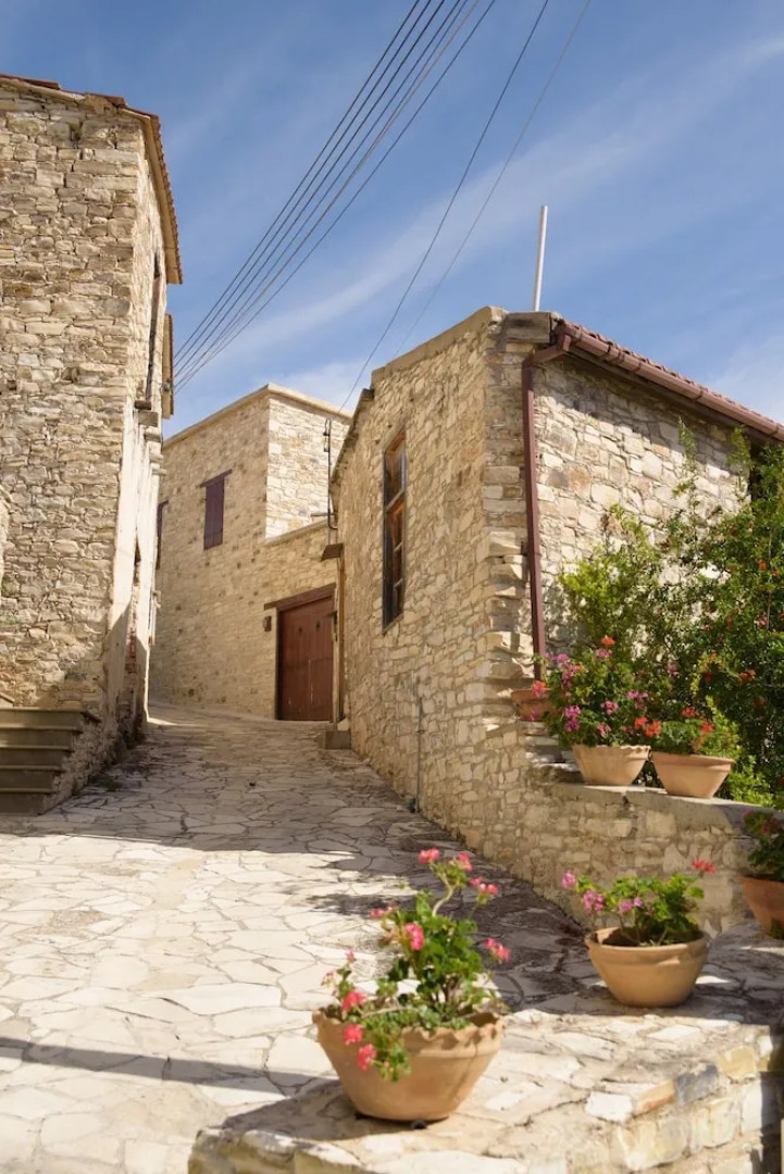 Thyone Uno Bal Cottage