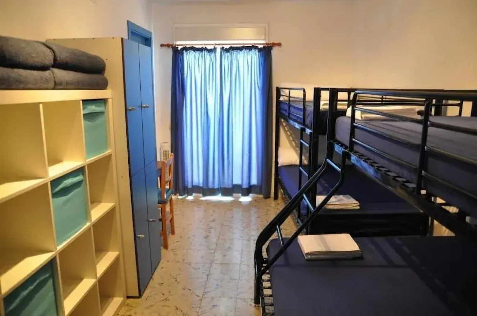 Mana Mana Youth Hostel