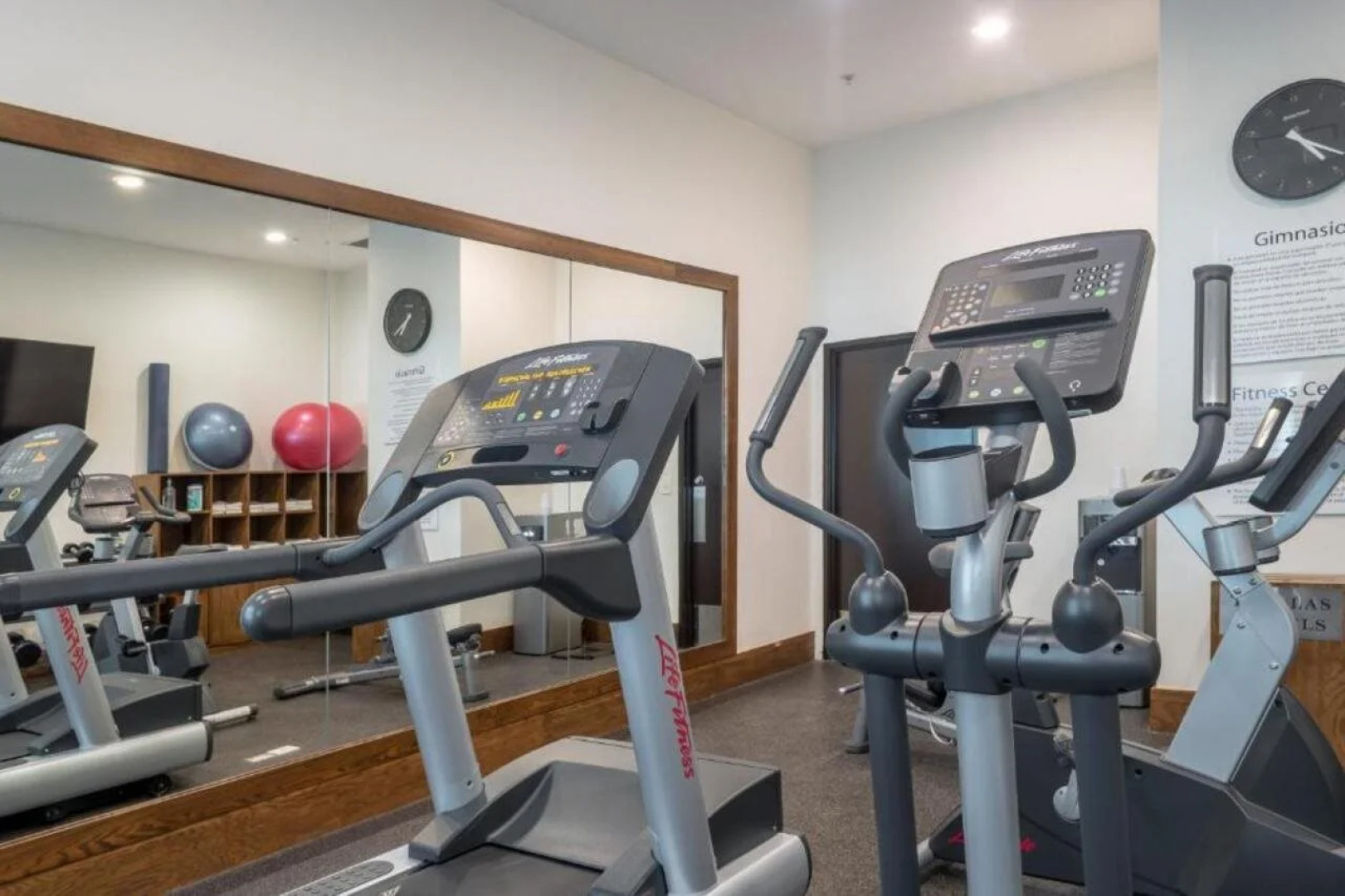 Holiday Inn Express & Suites Silao Aeropuerto - Terminal by IHG