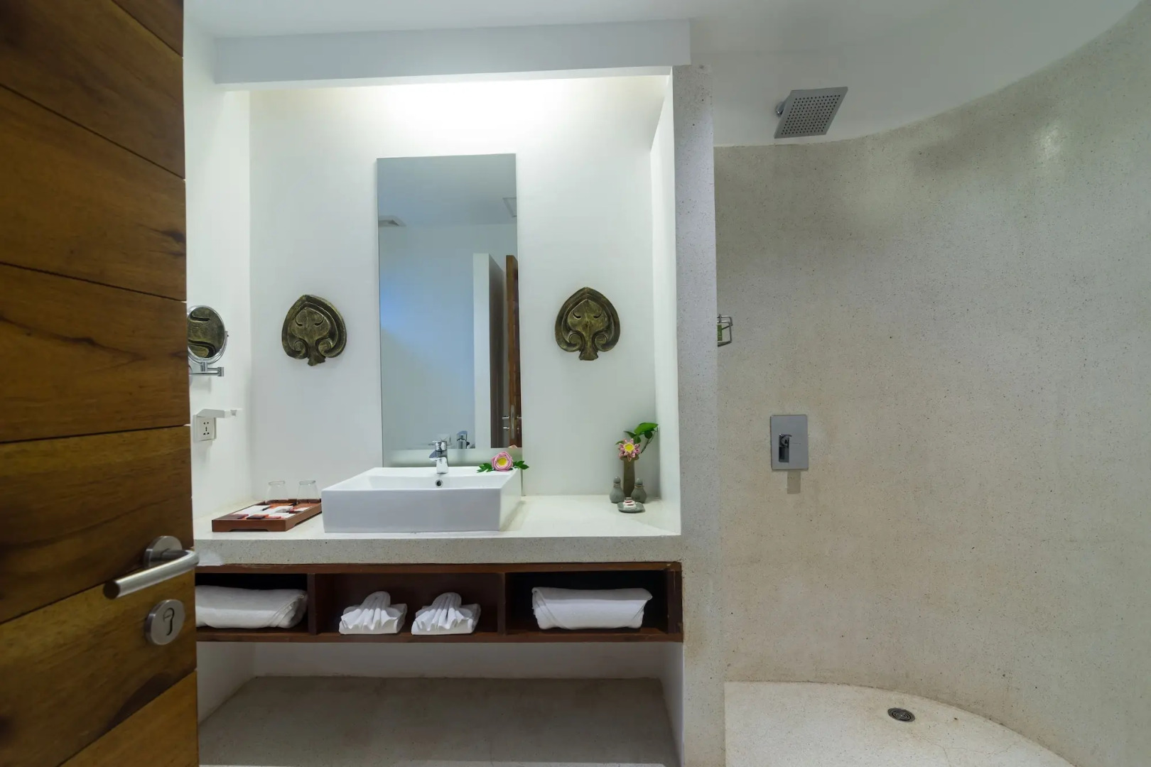 Lynnaya Urban River Resort