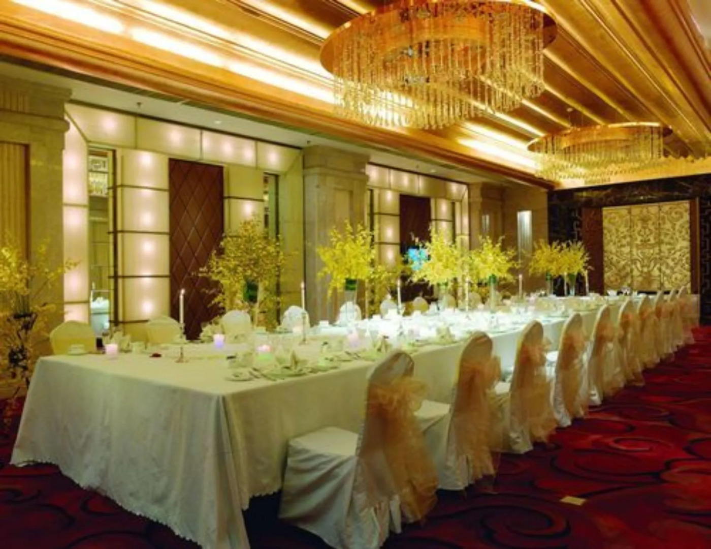 Luxemon Xinjiang Hongfu Hotel