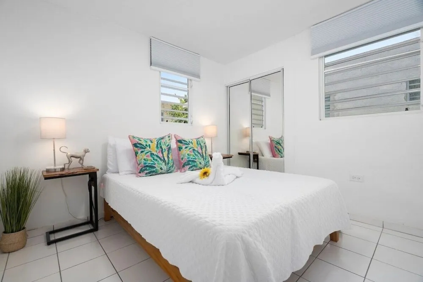Walk to Beach or Swim in the Pool, 4 Bedrooms 4 Home by Redawning