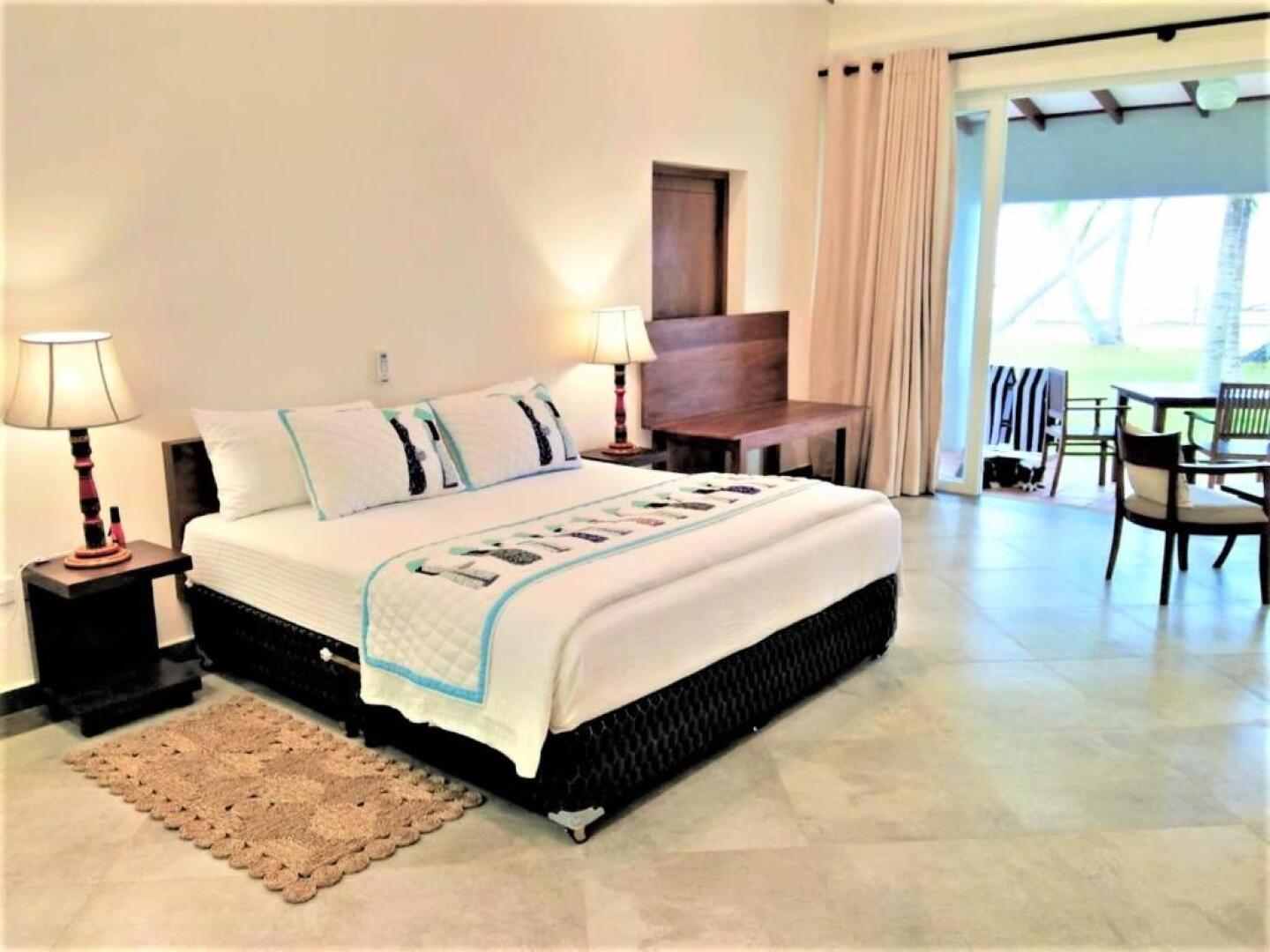 Arhimser Villa-superb 4 bedrooms beachfront bb for 8 plus 2 extra beds in Ranna, Tangalle, airport shuttle, BBQ, meals, fully serviced
