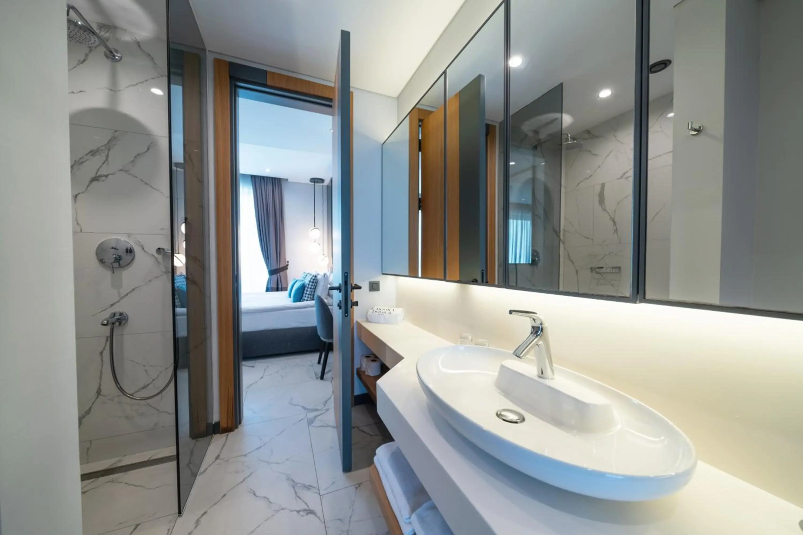 The Norm Collection Door'a