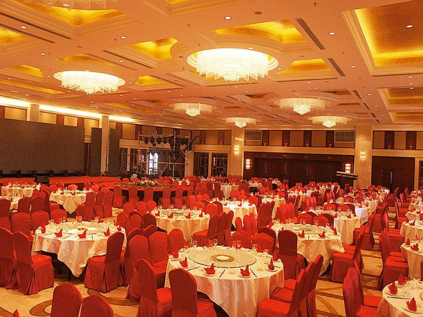 Longqi Jianguo Hotel
