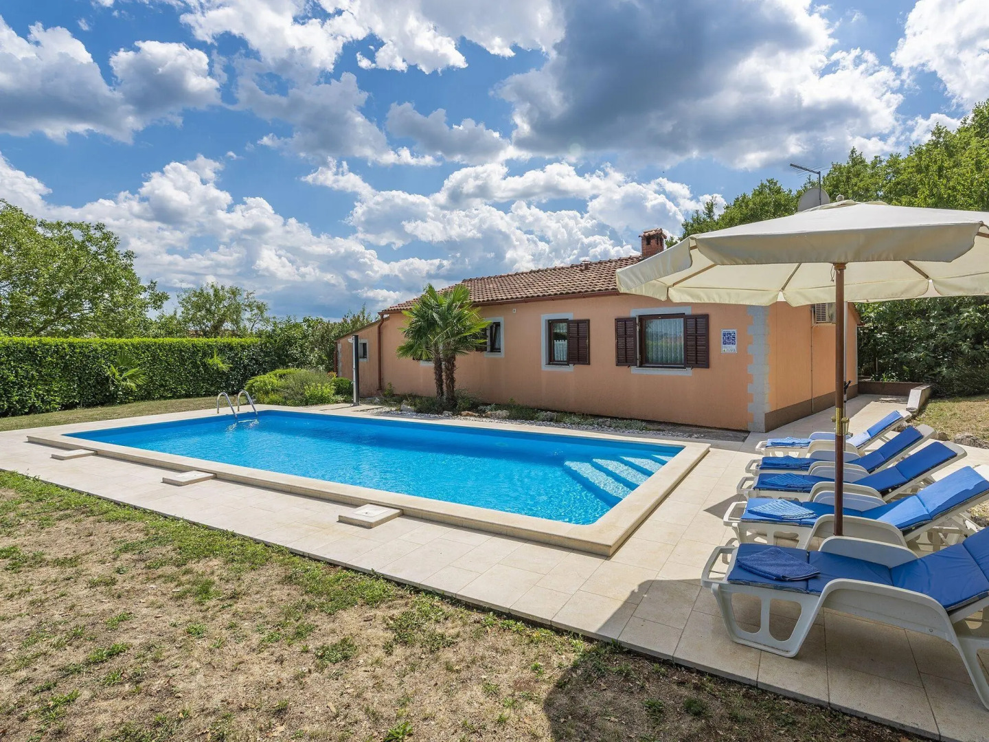 Holiday home Fragola with Outdoor Swimmingpool  in Tinjan