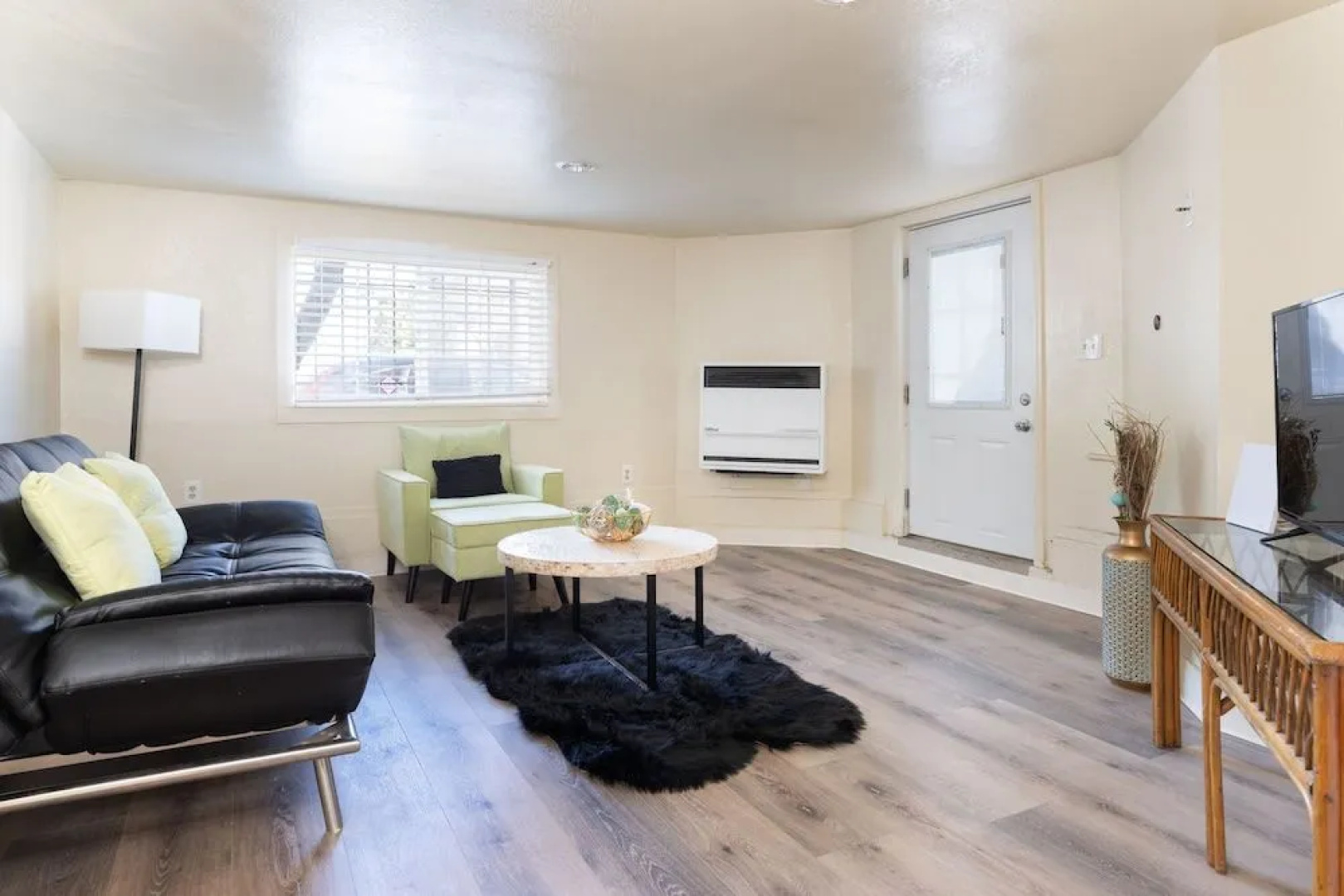 Bright & Spacious One Bedroom Apartment