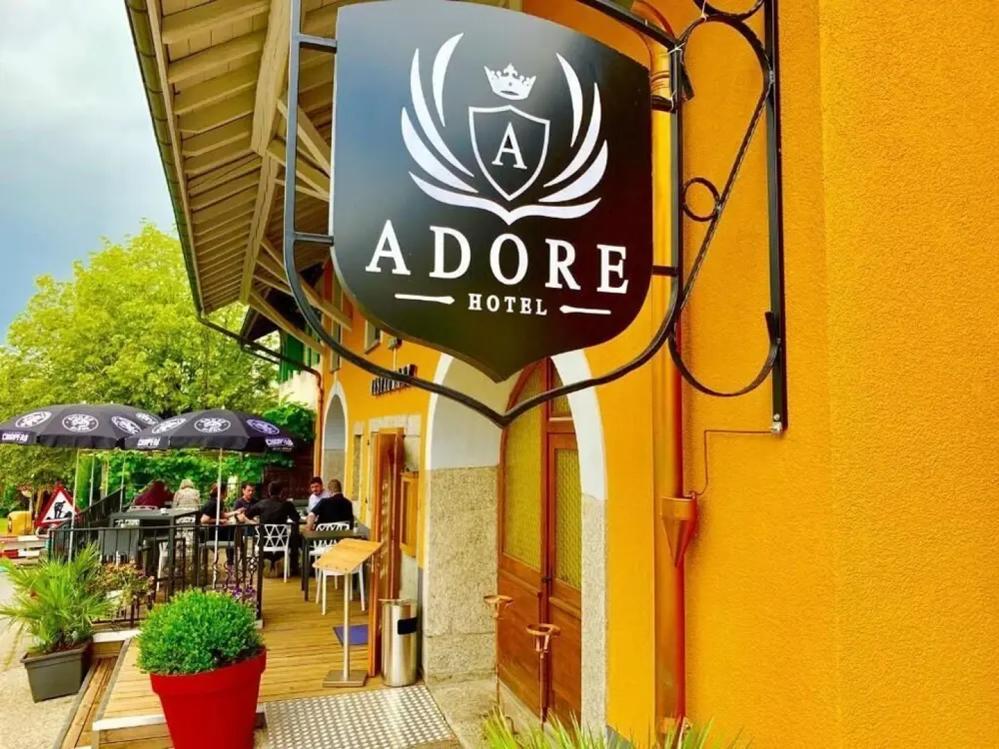 Hotel Adore