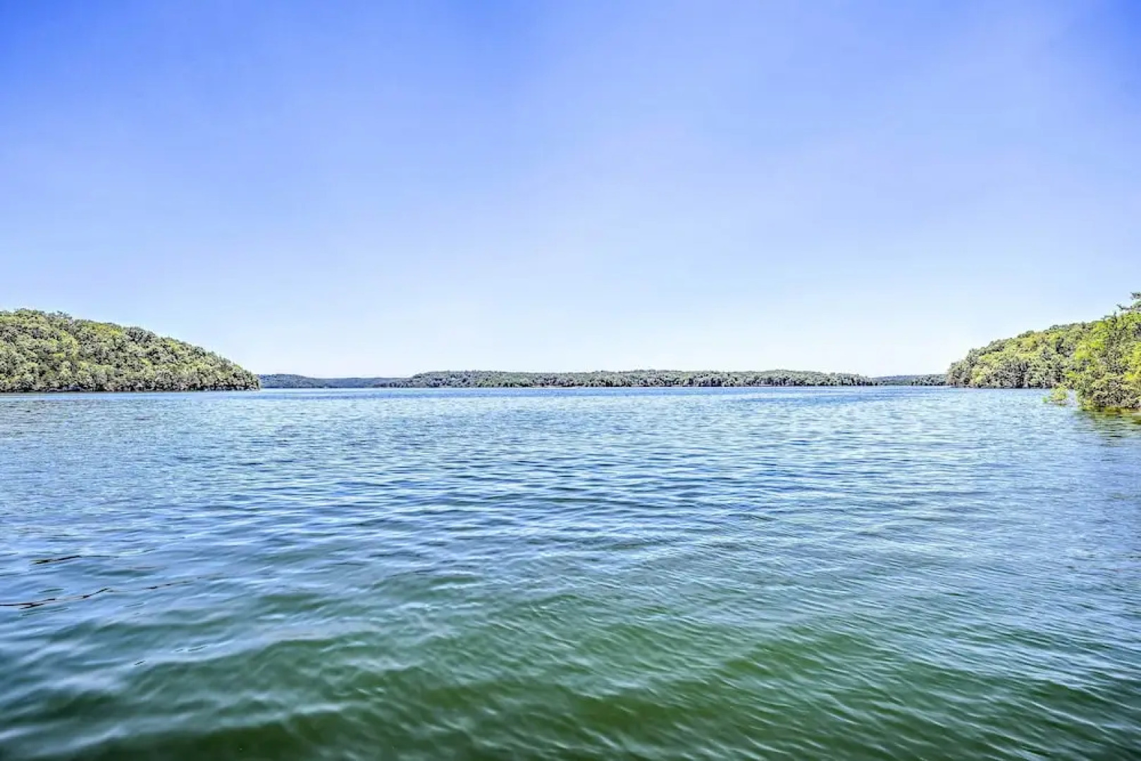 Noteworthy Cabin: Grill, Walk to Beaver Lake!