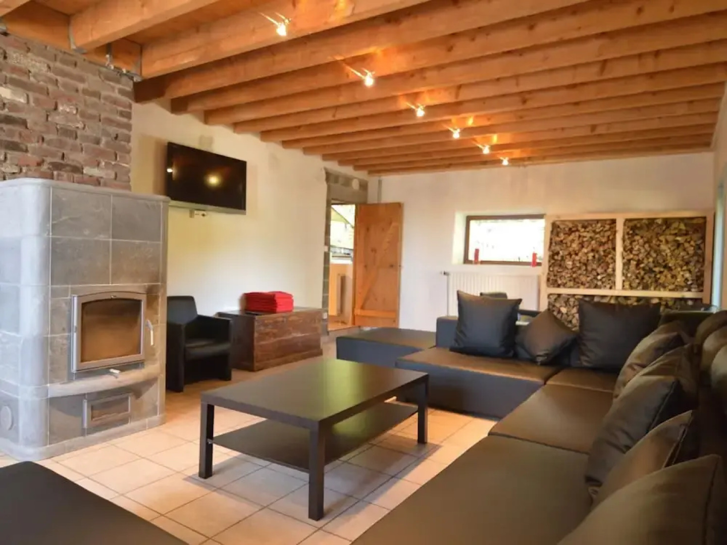 Large Holiday Home in Waimes With a Garden