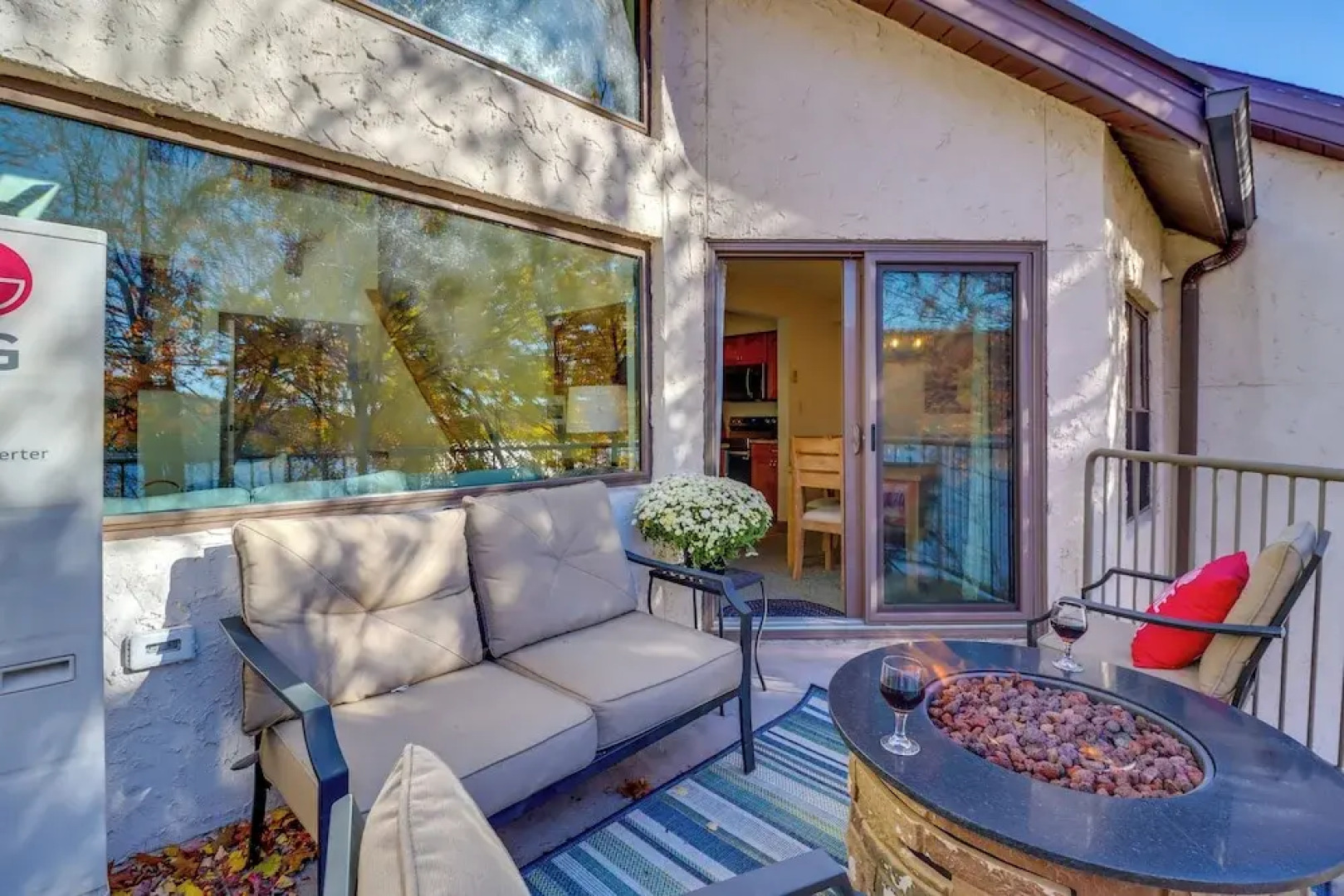 Game Room & Bbq: Waterfront Lake Harmony Condo!