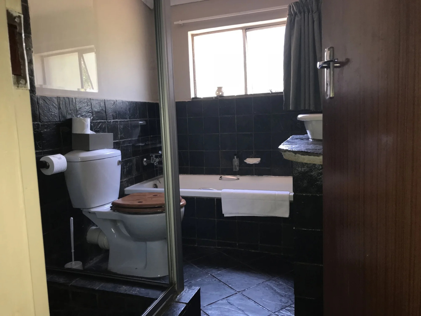 Shangri-La Country Hotel