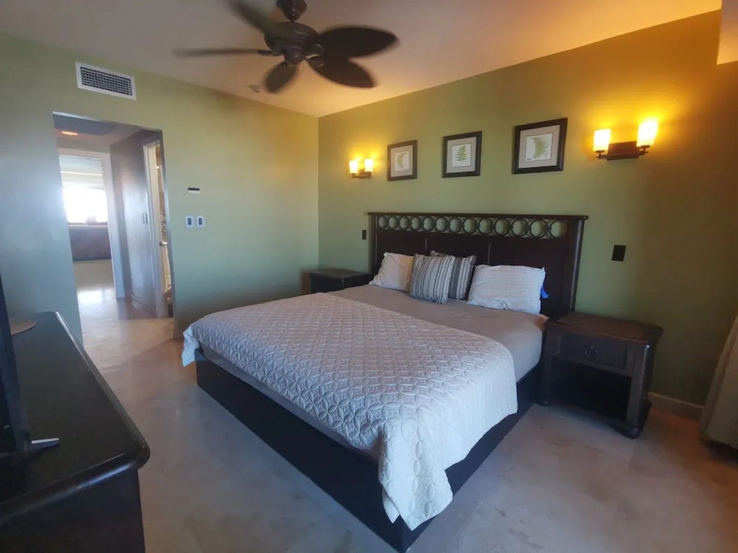 *The CLIFF_ BEACHFRONT and LUXURY MODERN UNIT* C2