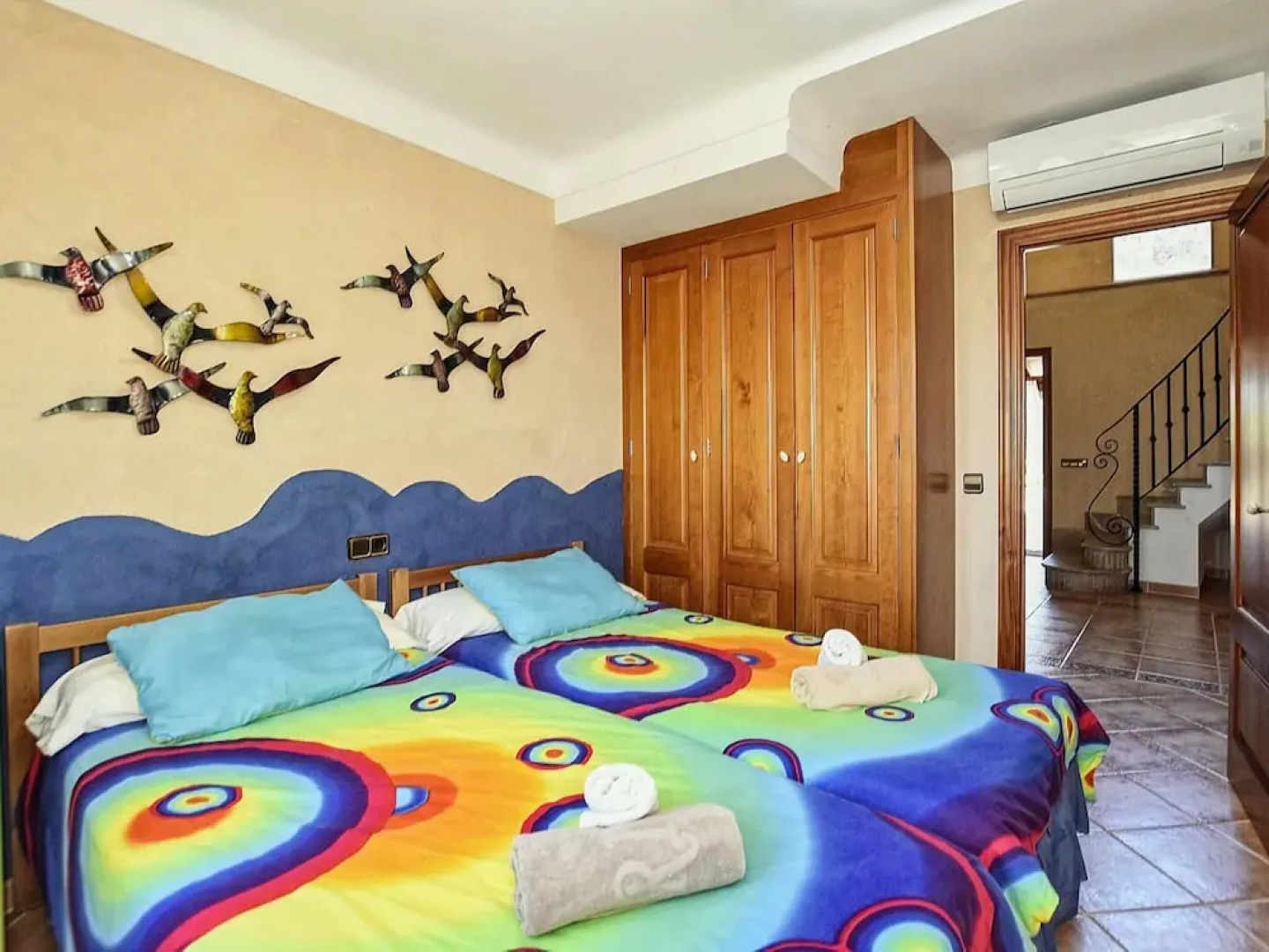 Luxurious Villa Perfect for Large Families, Near the Beach