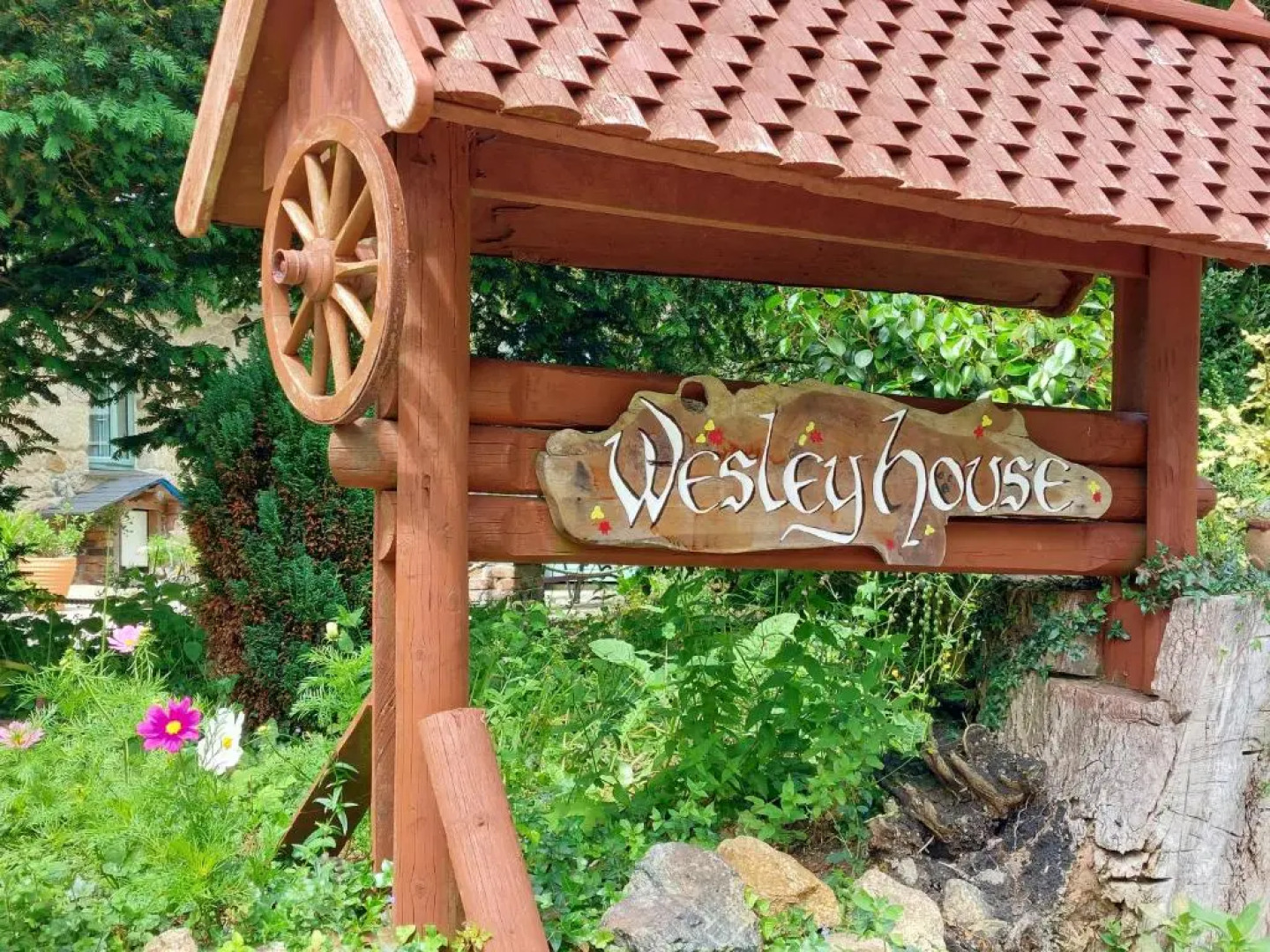 Wesley House Holidays - Choice of 2 Quirky Cottages in 4 private acres