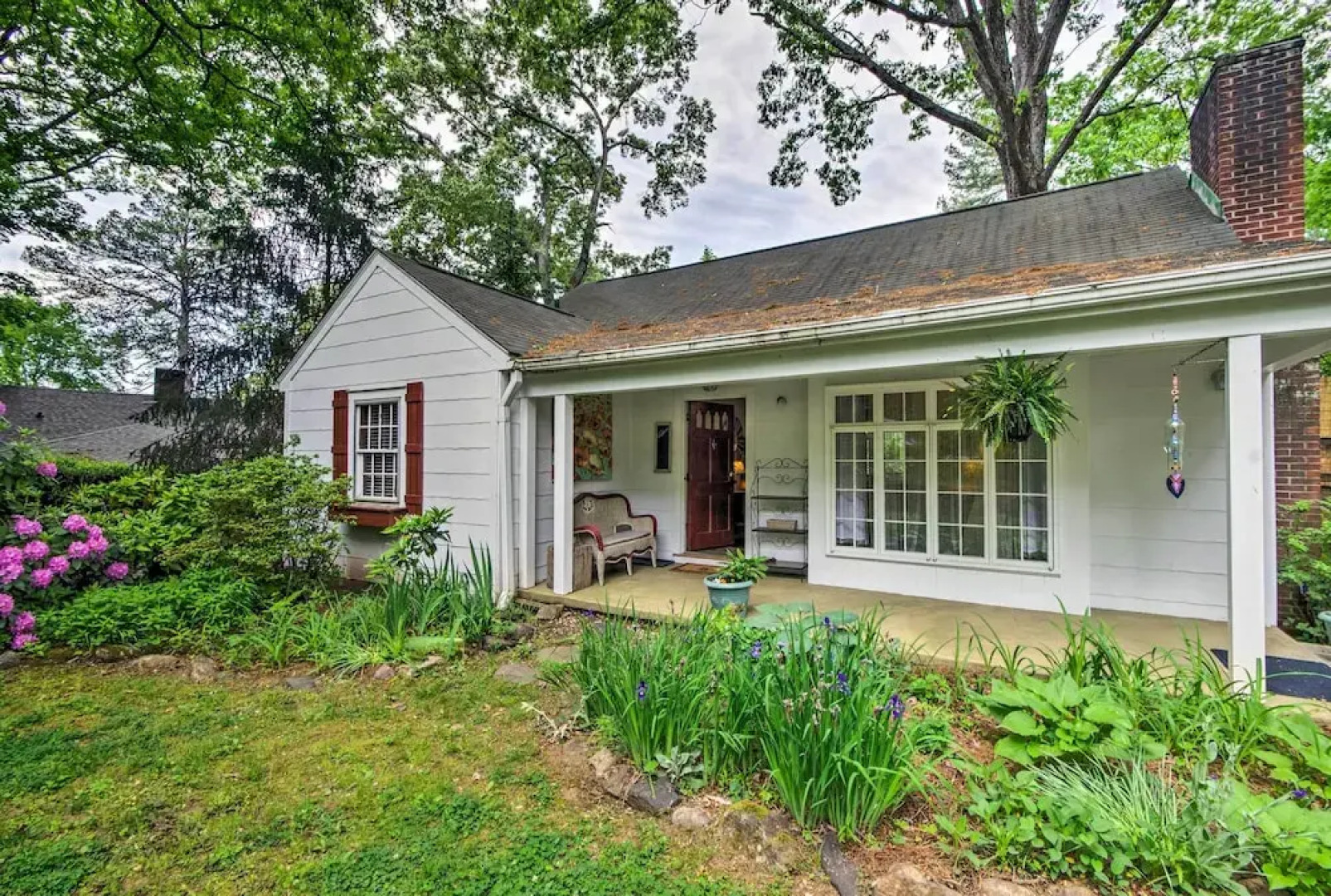 Walk to Downtown: Pet-friendly Cottage in Tyron