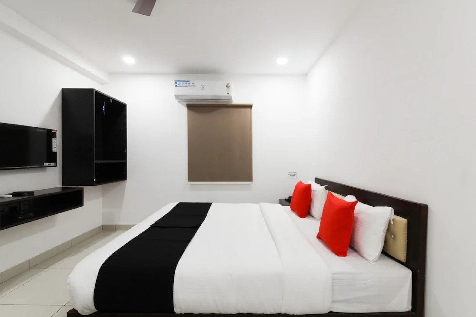 Mythri Hotel by OYO Rooms