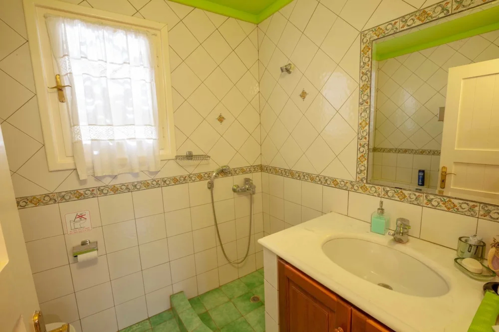 Beautiful mini eco farmhouse