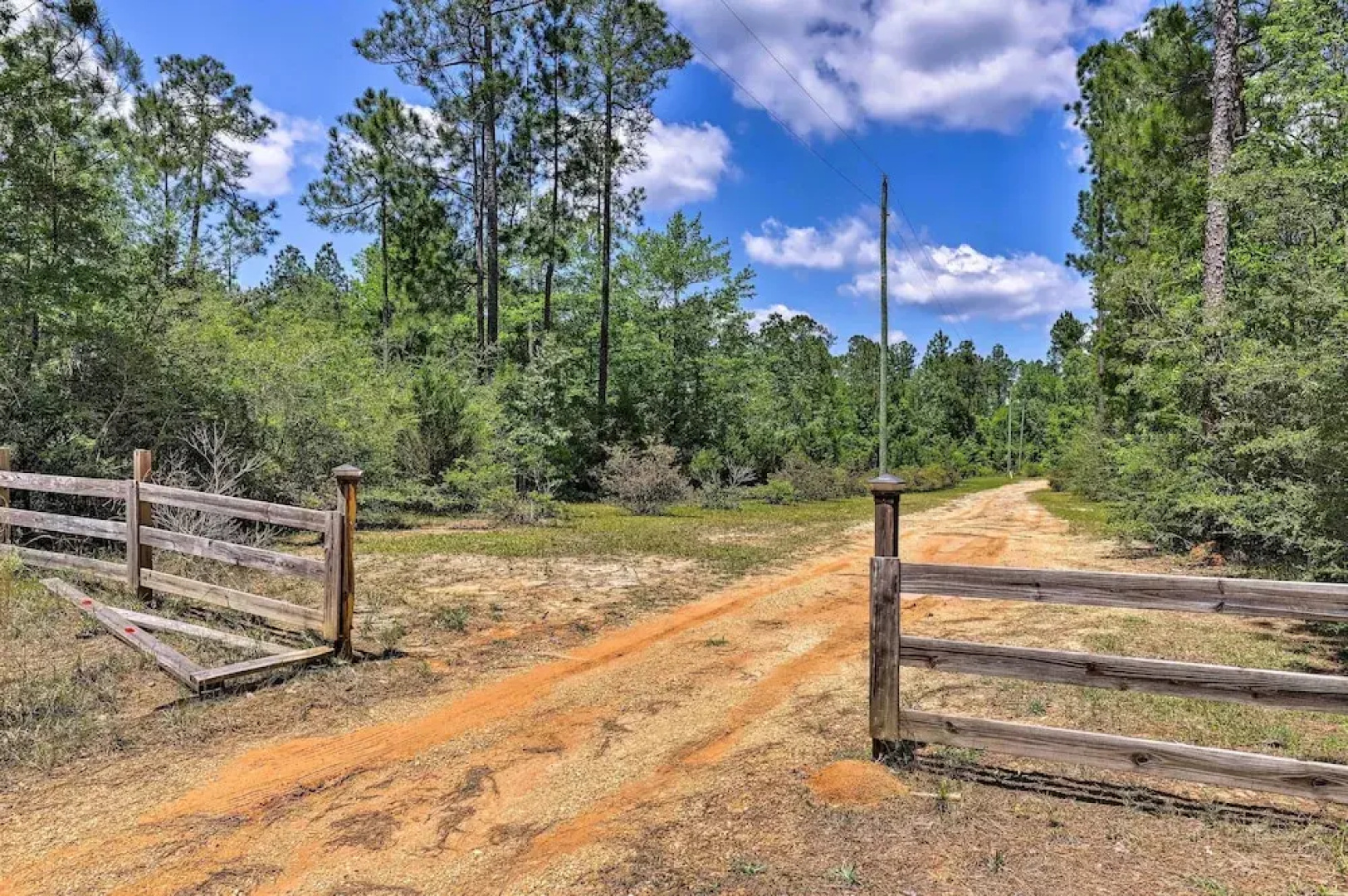 Secluded Cabin w/ Pond ~ 37 Mi to Gulf Coast!