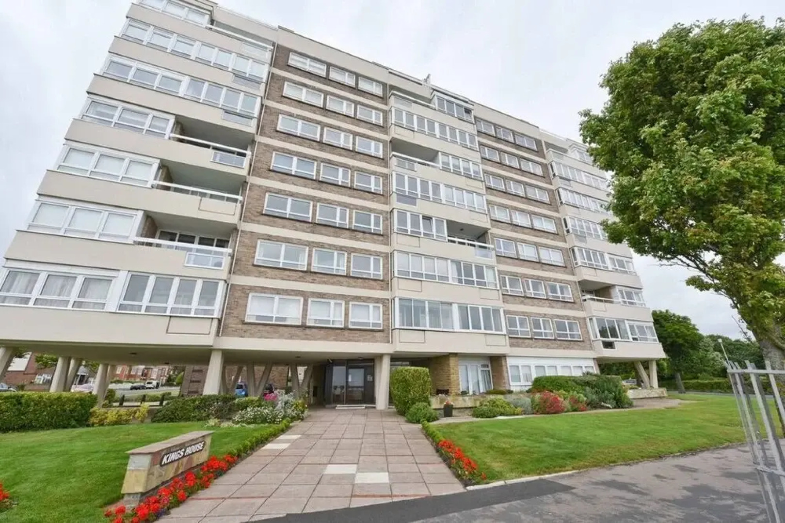 Stunning Penthhouse apt