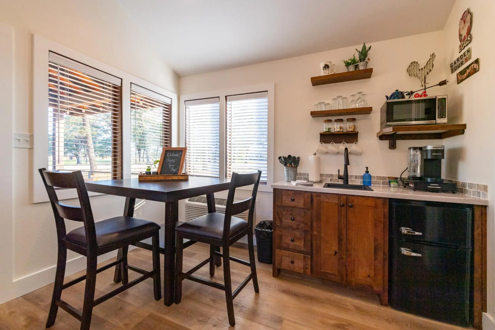 The Barn Swallow Cabin 15MIN to Magnolia & Baylor