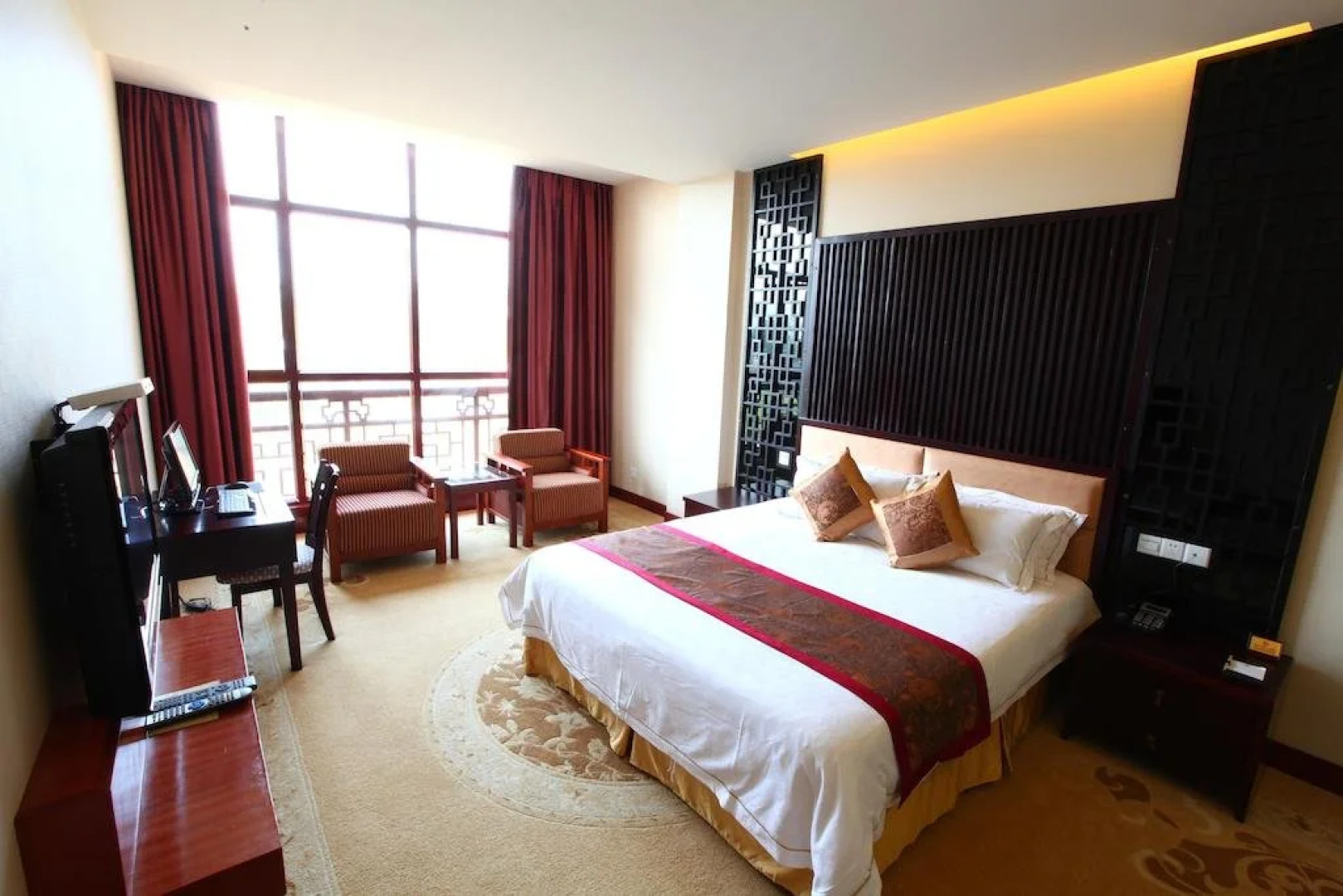 He Zhou Huang Yao Jiu Hu Shan Hotel