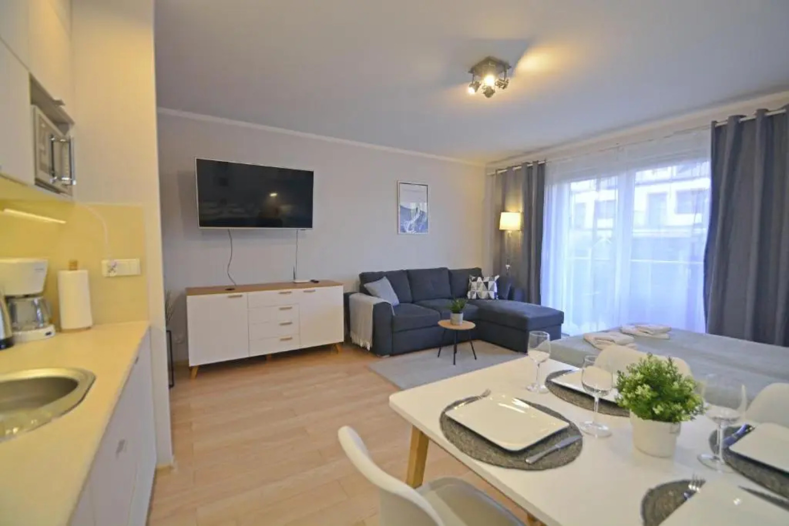 Apartamenty Bryza - Debina