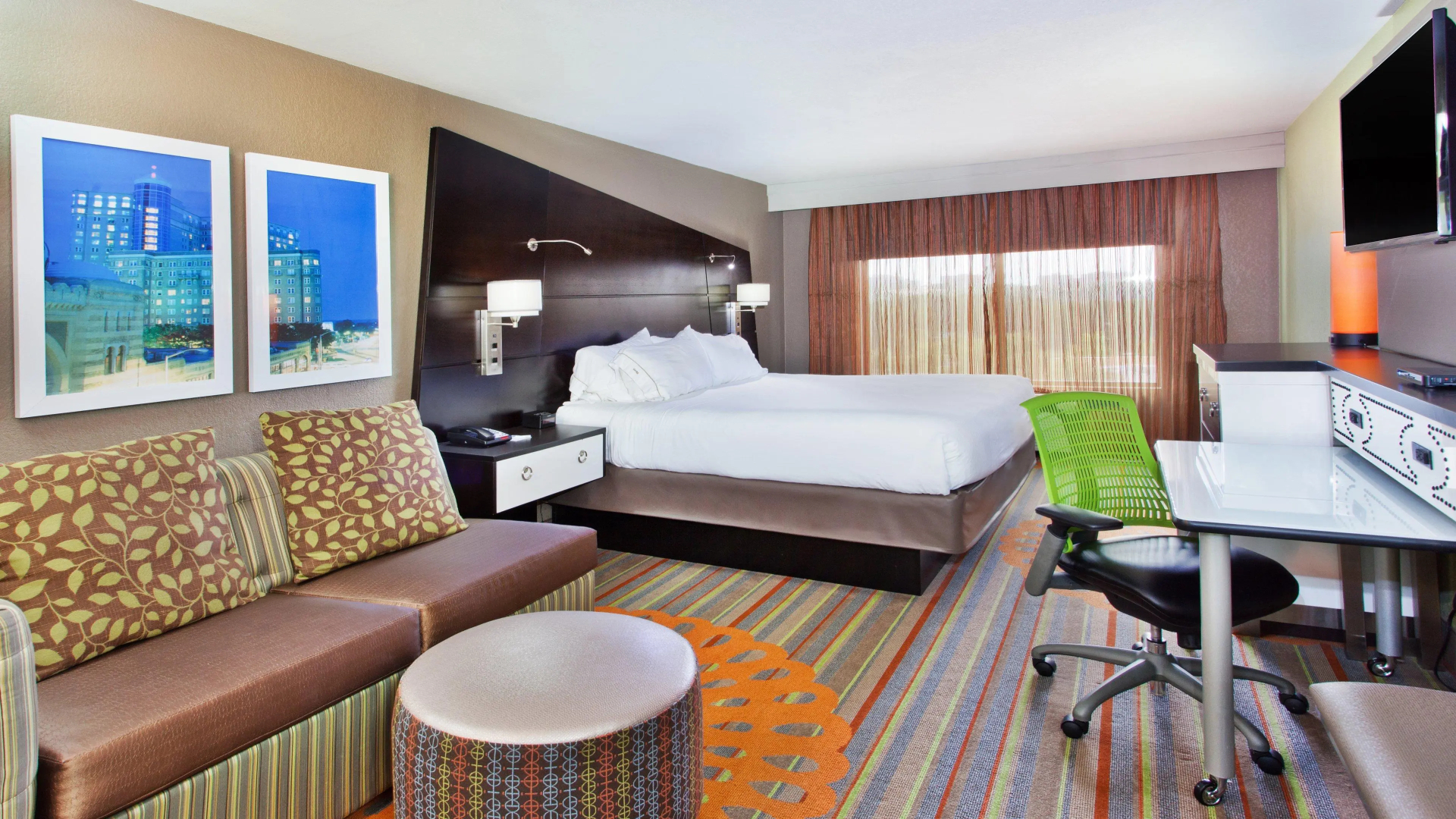 Holiday Inn Express Atlanta Galleria - Ballpark Area by IHG