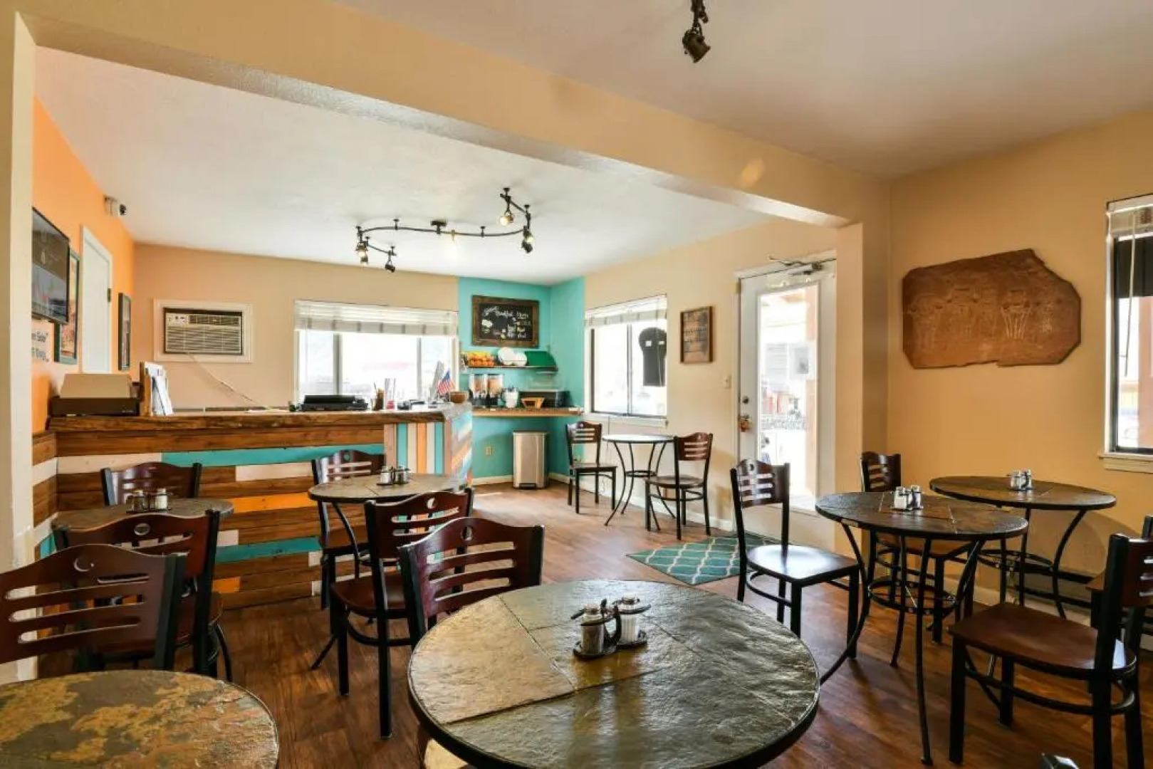 Adventure Inn & Motel