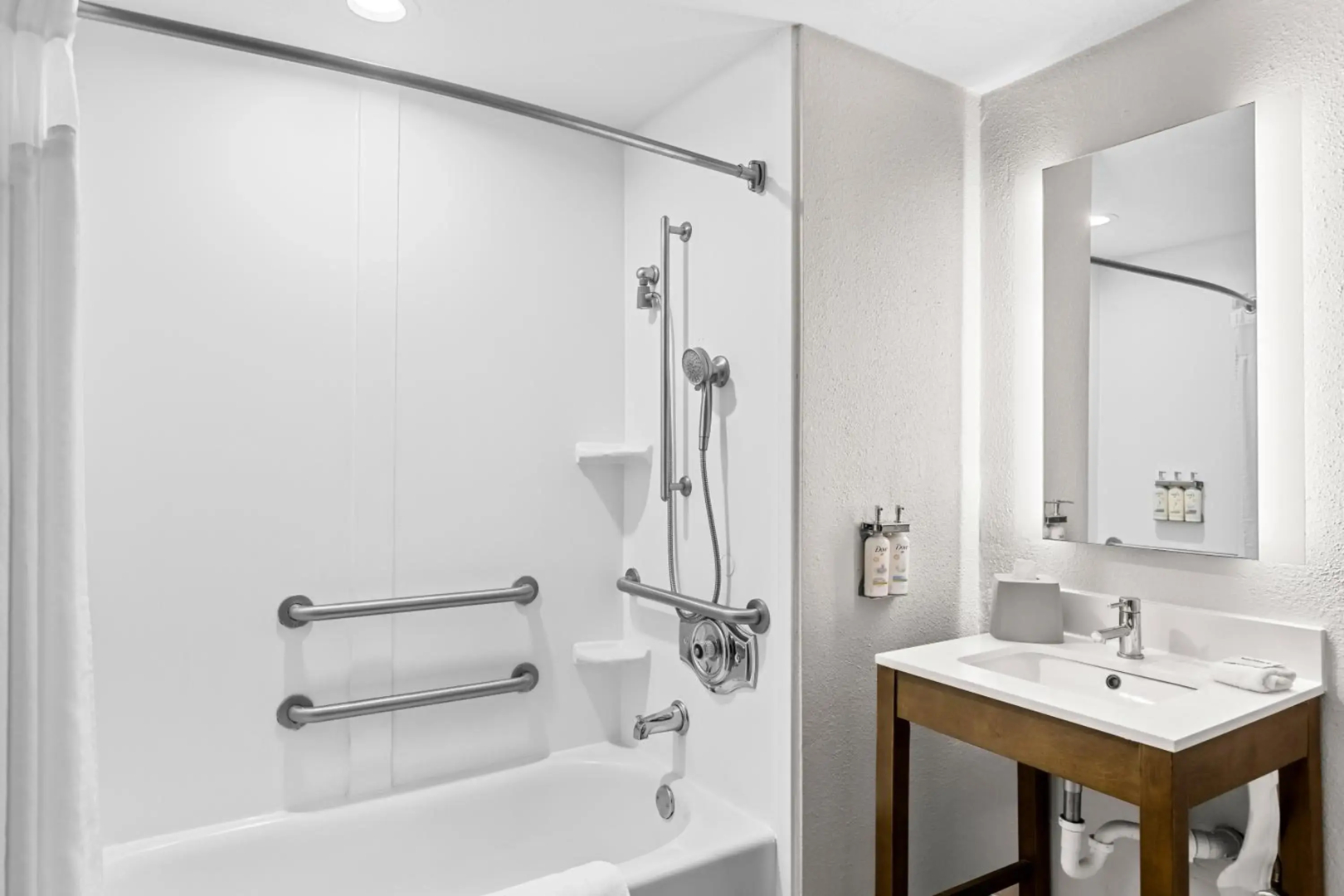 Holiday Inn Express and Suites Savannah - Midtown by IHG