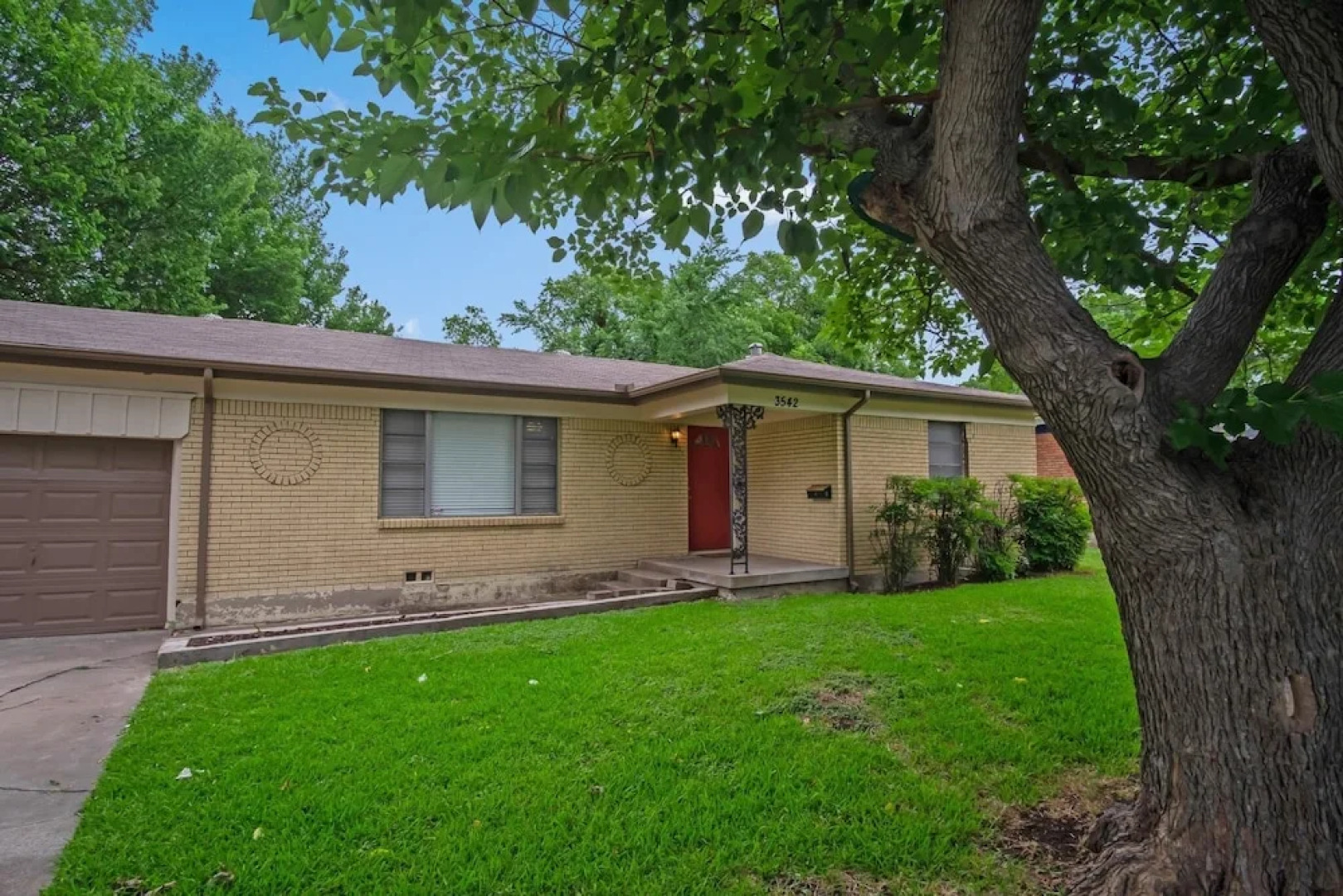 The Harmony Designer Home In Central Dfw 4 Bedroom Home by RedAwning