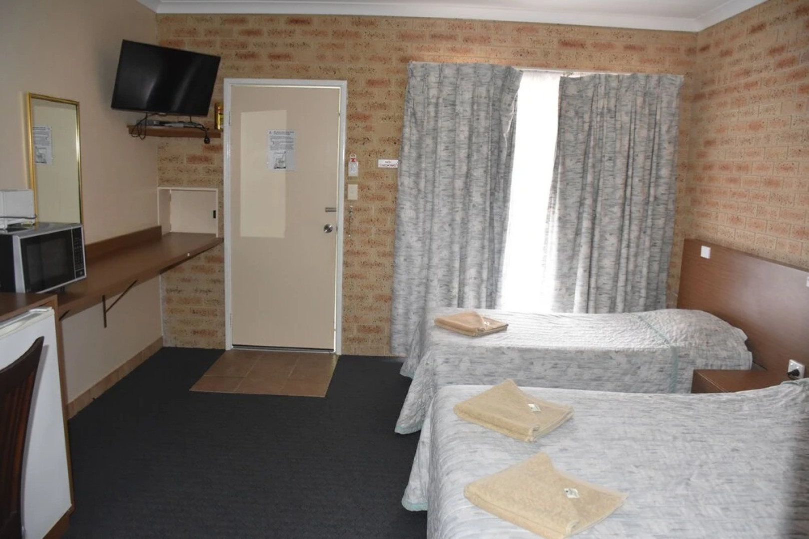 Valley Views Motel & Chalets