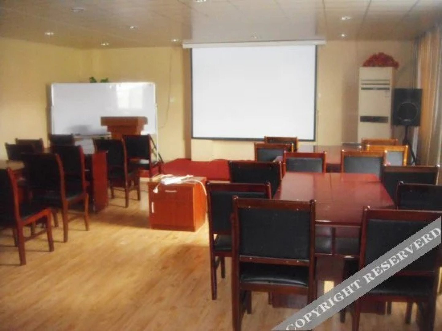 Quzhou Crown Holiday Hotel