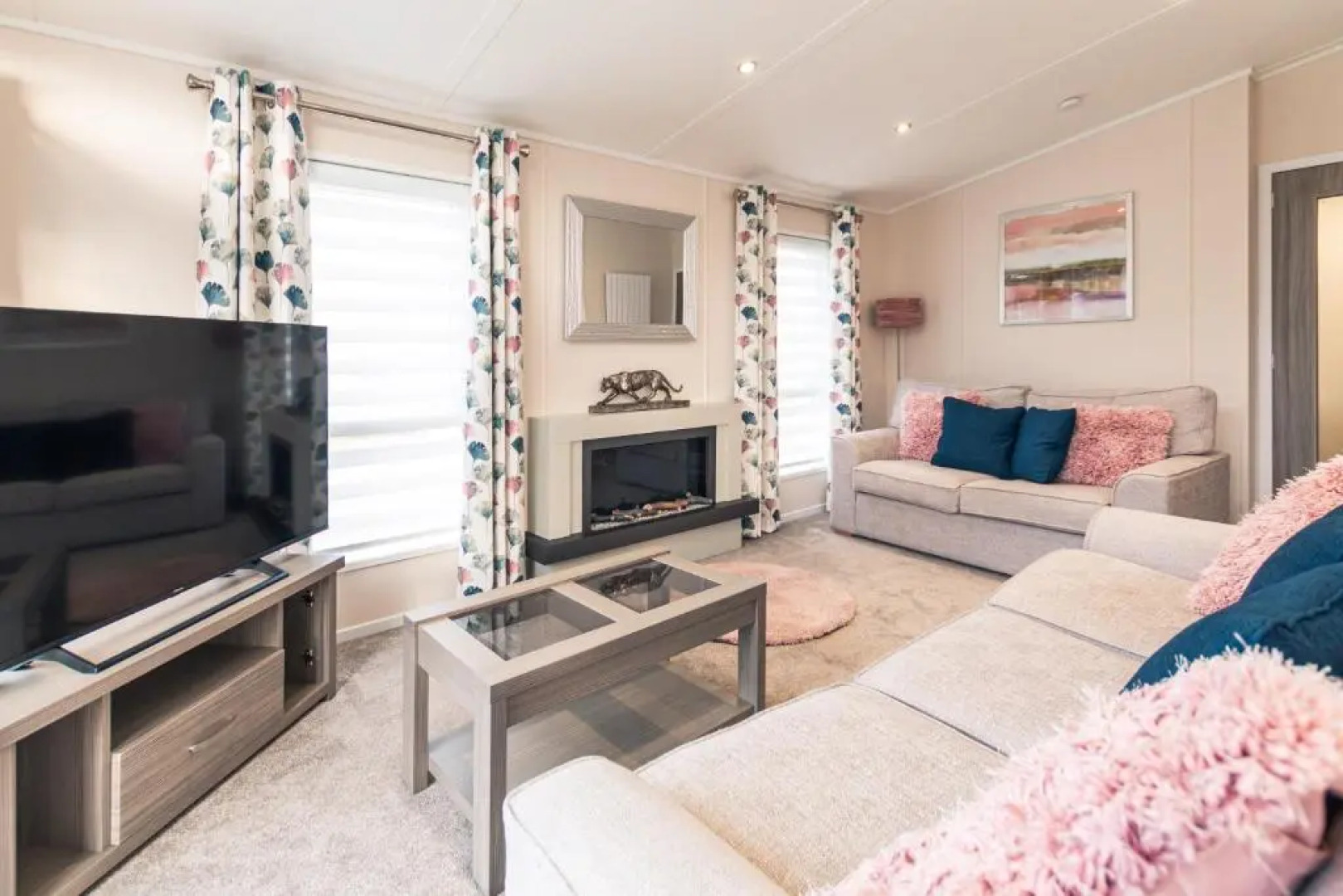 The Crucible lodge with Hot Tub