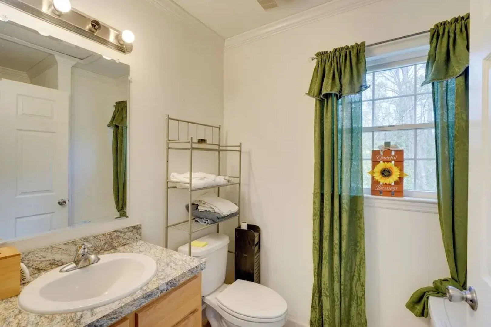 2 Mi to South Boston Speedway: Cozy Tiny Home!