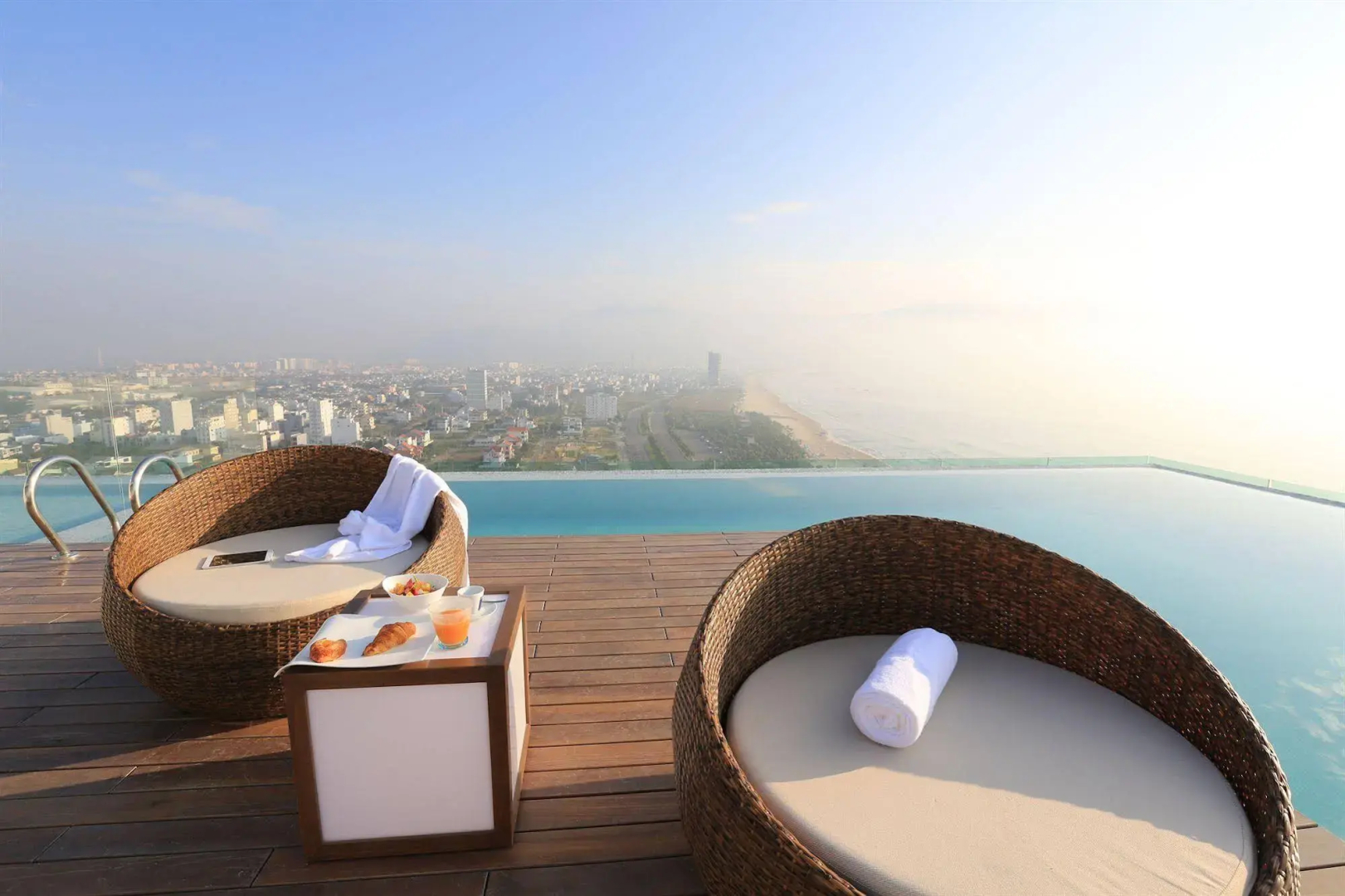 A La Carte Da Nang Beach