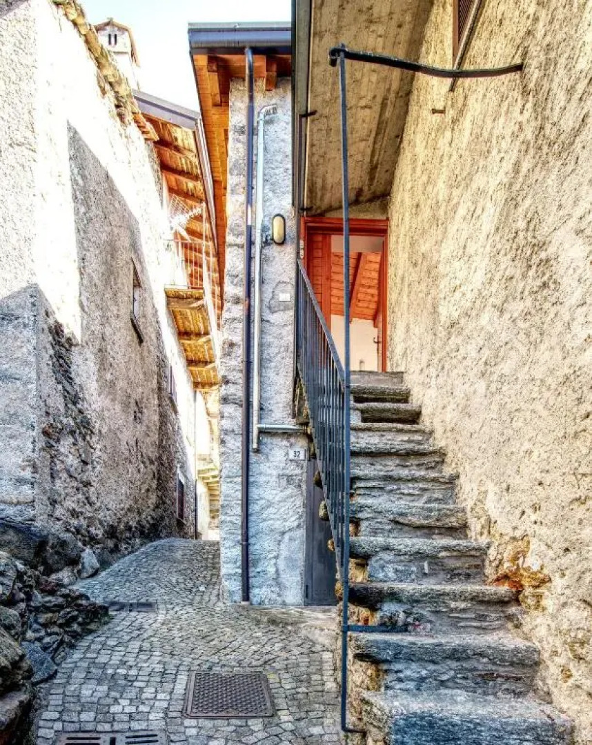 Stylish Stone House With Lake View