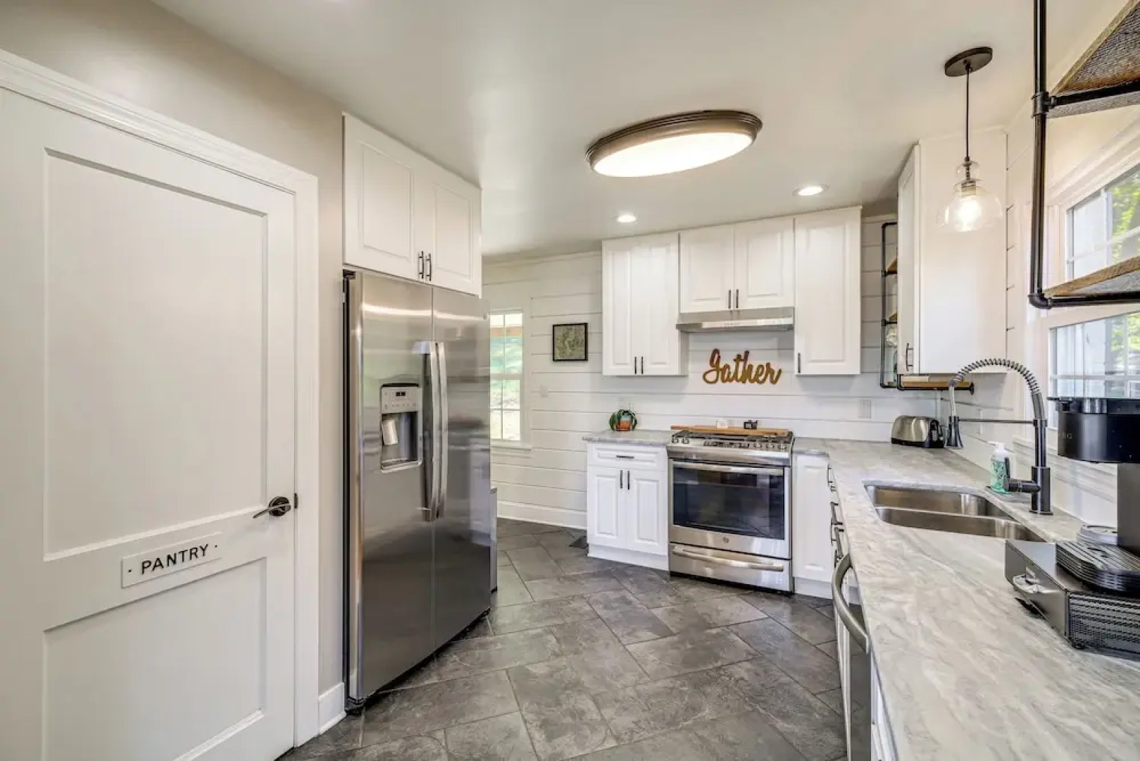 Walk to Radford University: Home w/ Fire Pit!