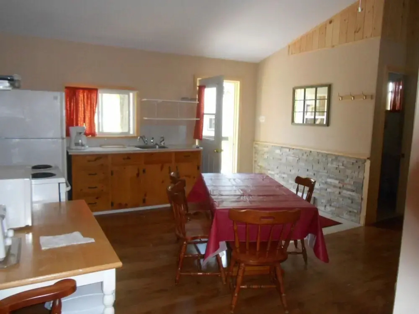 Longmuir's Hidden Cove Cottage Resort