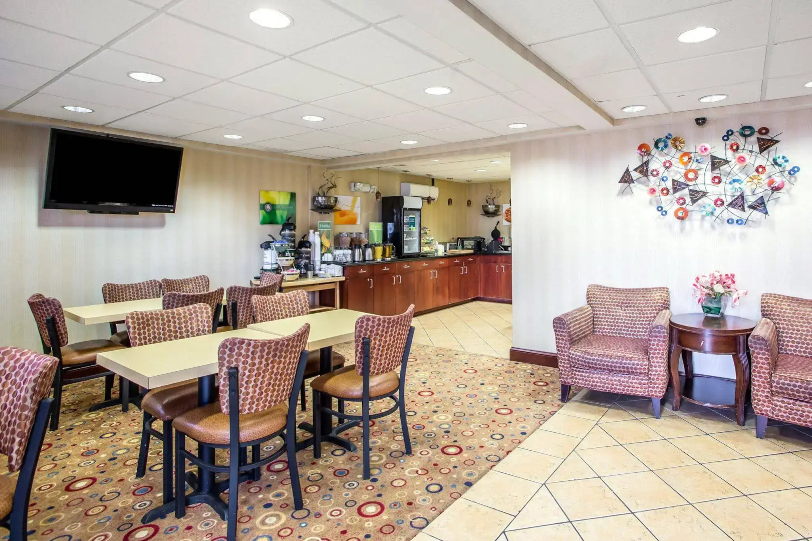 Hibiscus Inn & Suites