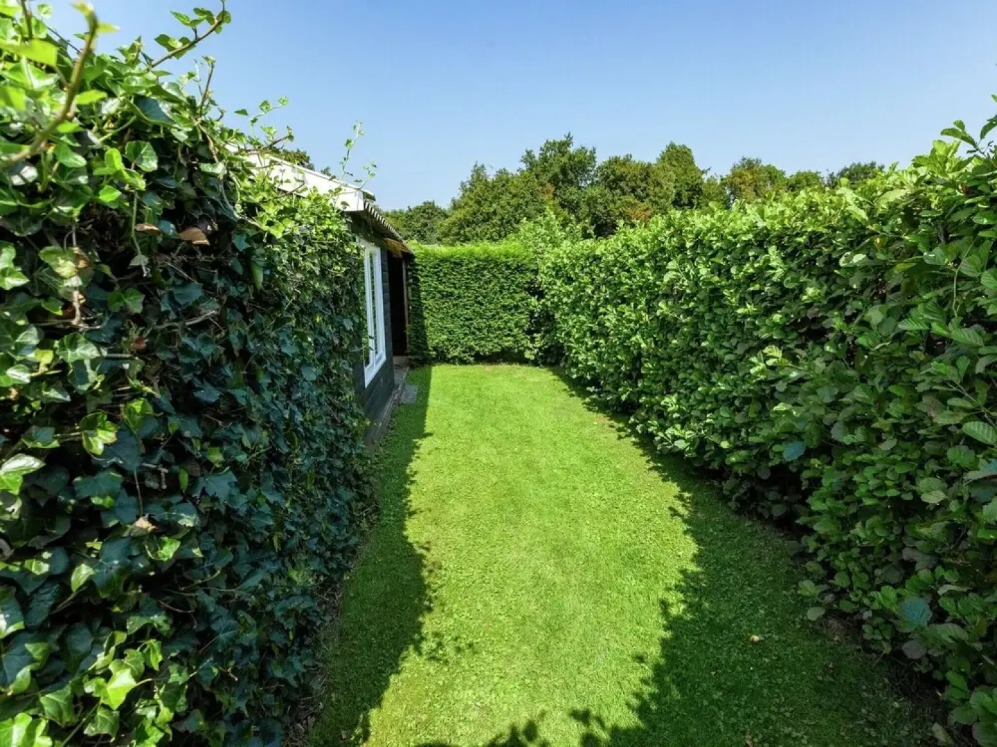 Calm Holiday Home in Burgh-Haamstede Zealand with Garden