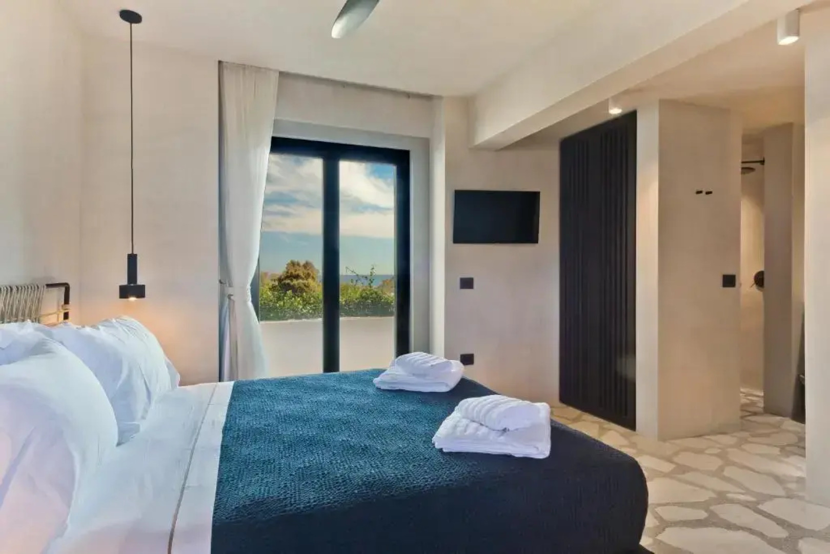 Almi Luxury Rooms