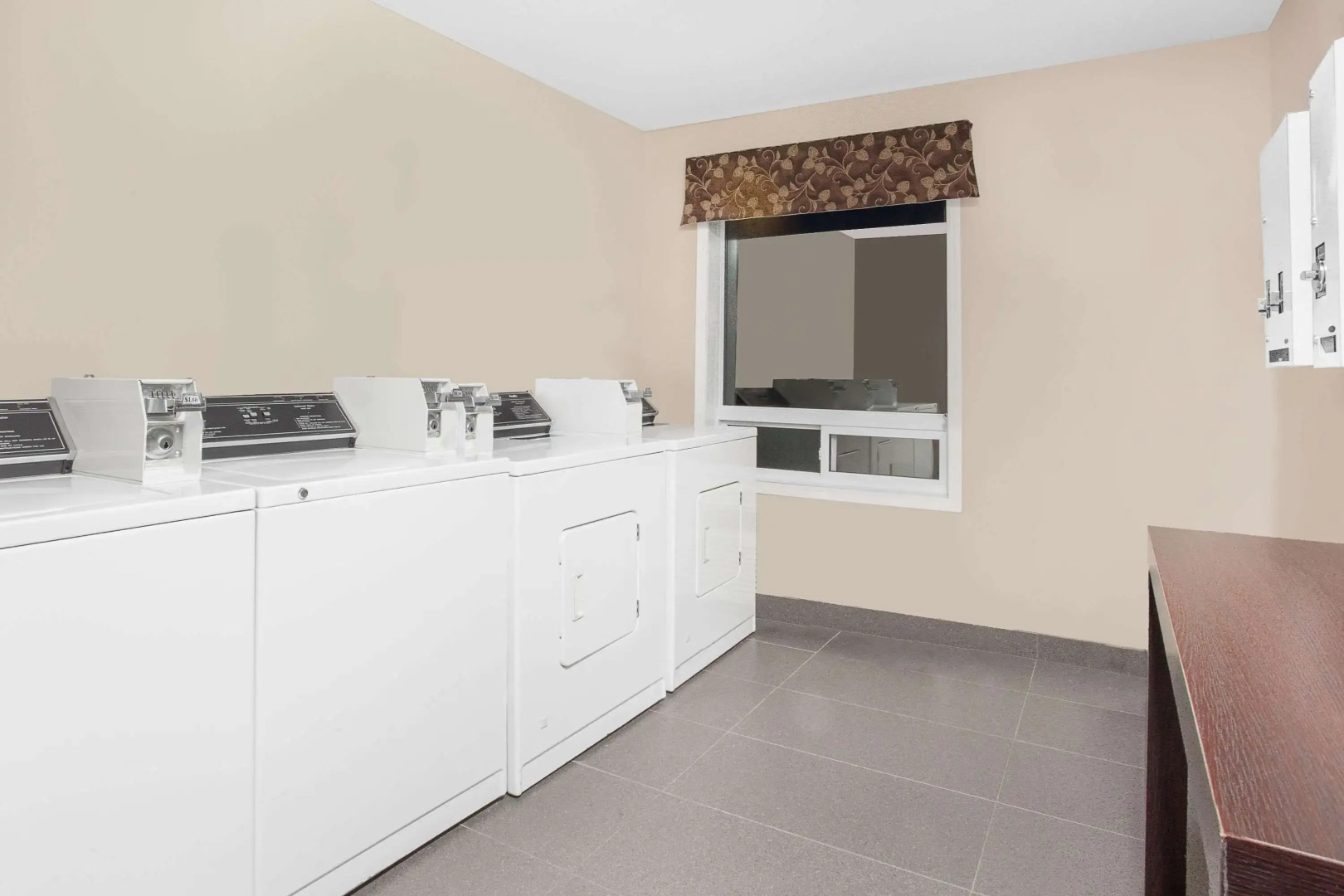 Super 8 by Wyndham Brandon MB