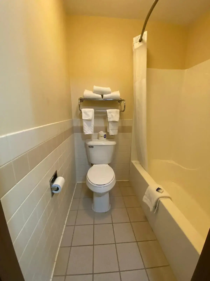American Inn and Suites