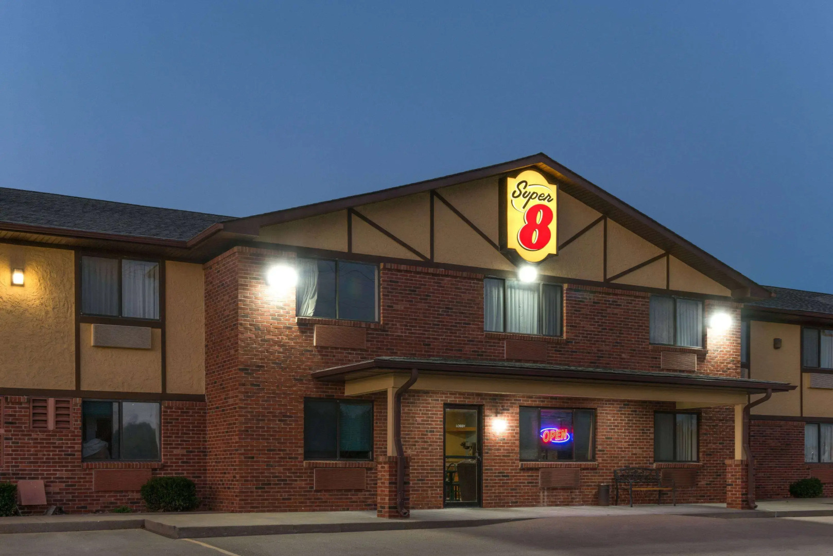 Super 8 by Wyndham Warrenton