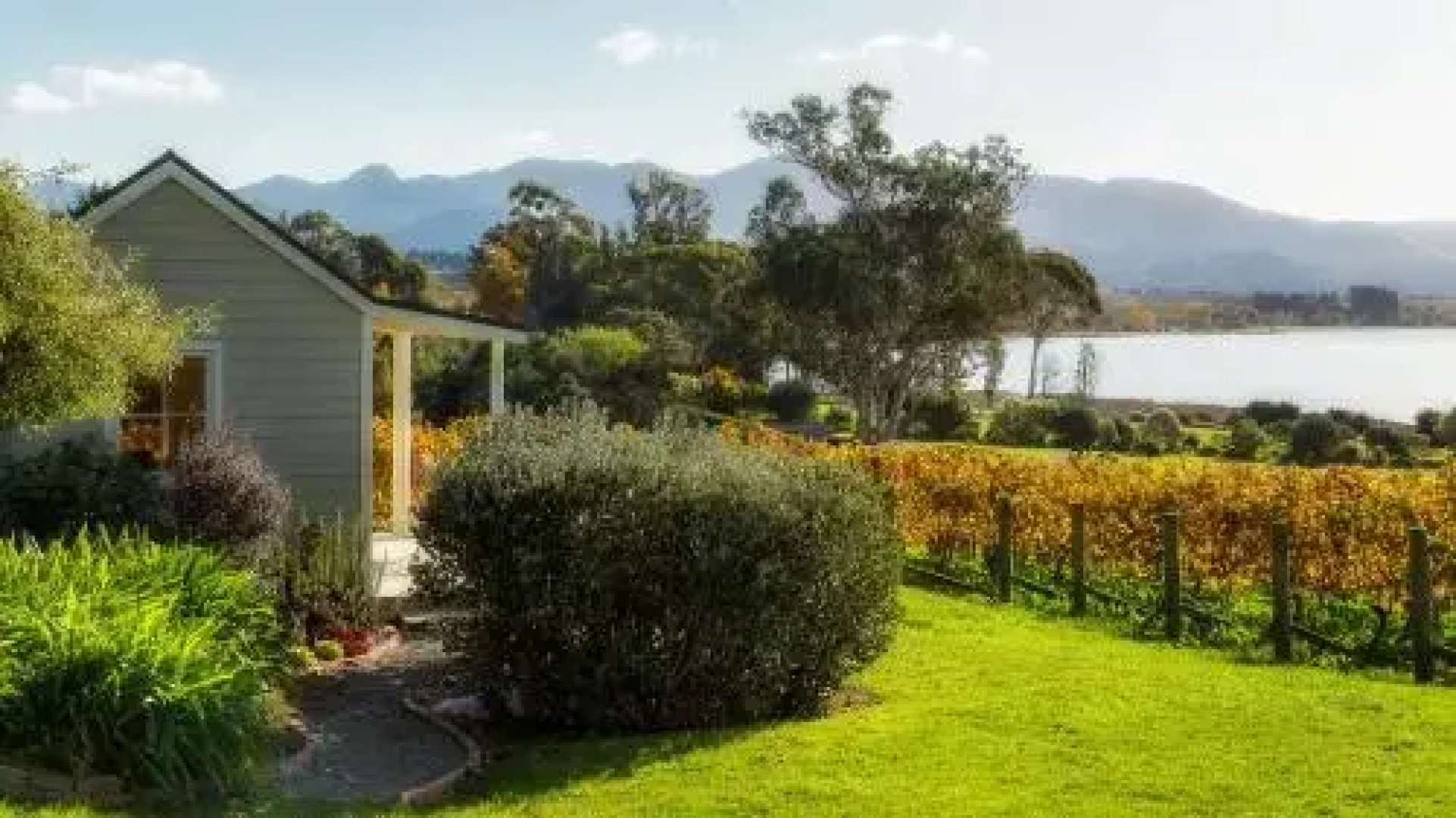 Kina Beach Vineyard Cottages