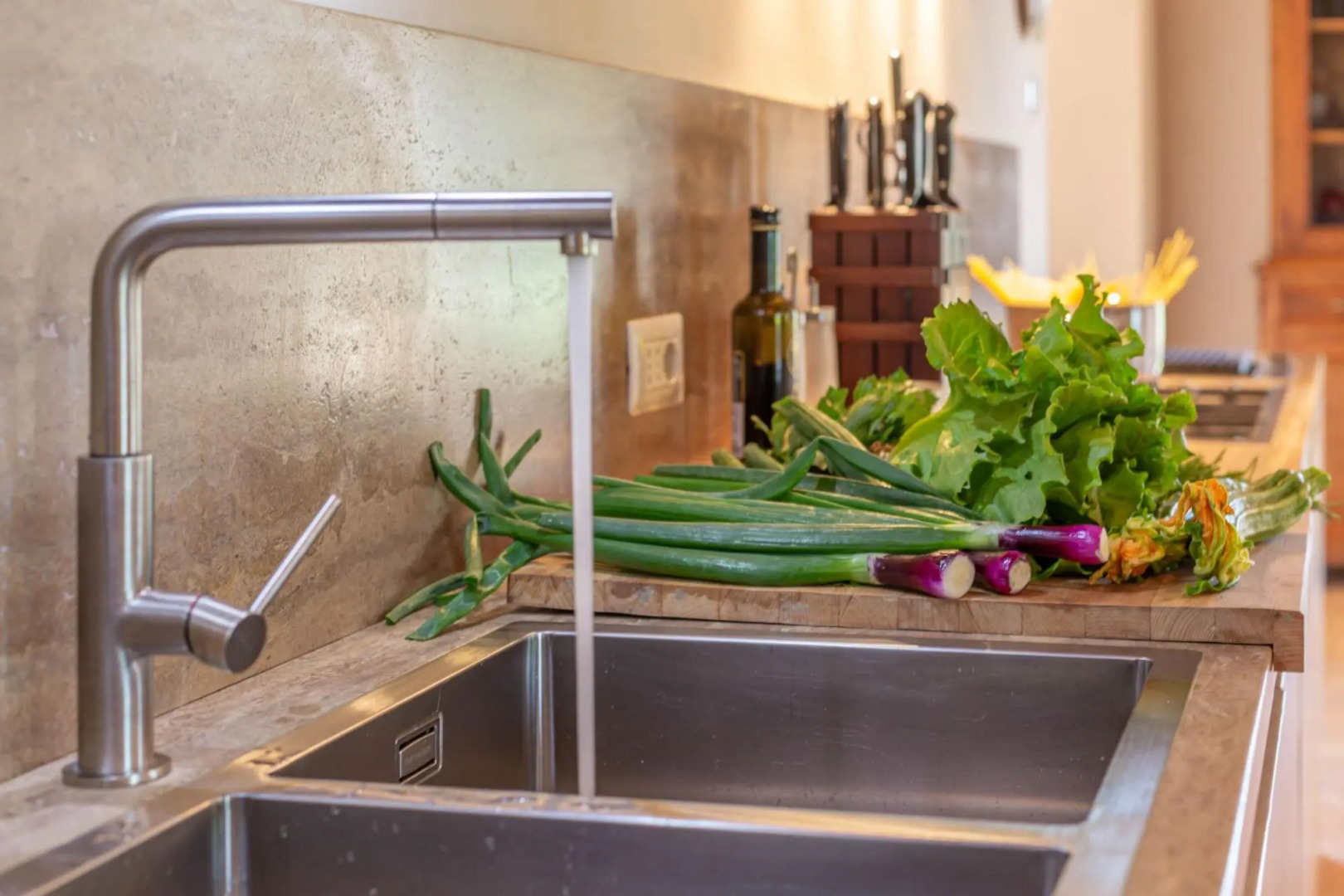 From this beautiful property, immersed in the Sienese countryside, you can enjoy sunsets with changi-Podere i Poggi