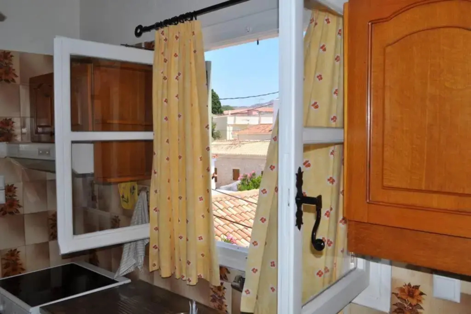 Κέντρο Αίγινα ήσυχη κατοικία90τμ δίπλα στη θάλασσα