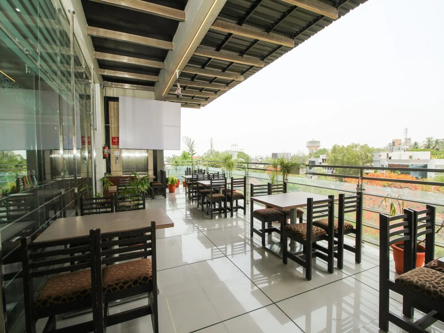Capital O 3285 Hotel Radiant